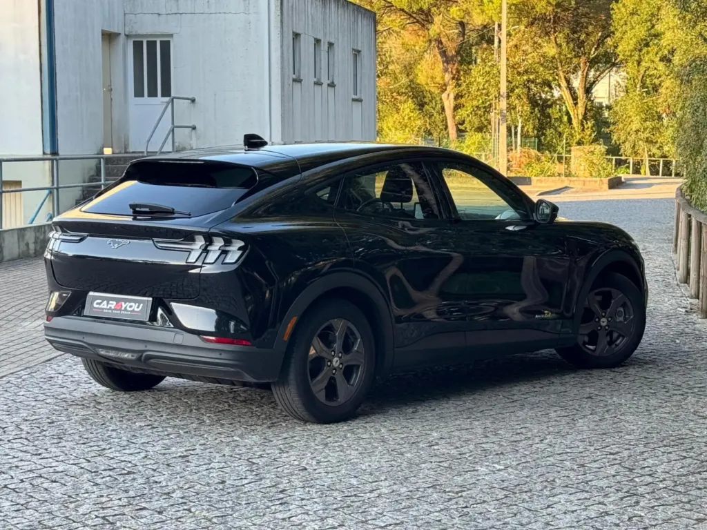 Ford Mustang Mach-E 75.7 kWh Base — fotografia 8