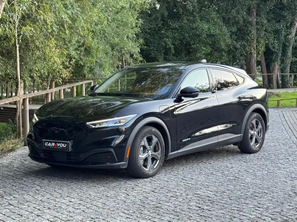 Ford Mustang Mach-E 75.7 kWh Base — fotografia 4