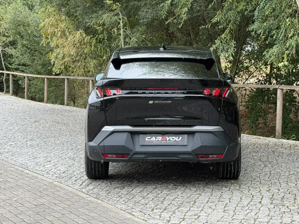 Peugeot E-3008 73 kWh Allure — fotografia 11
