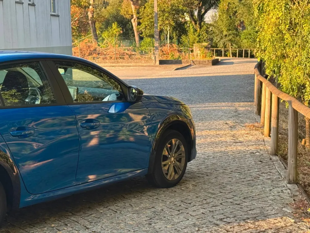 Peugeot e-208 50 kWh Active Pack — fotografia 6