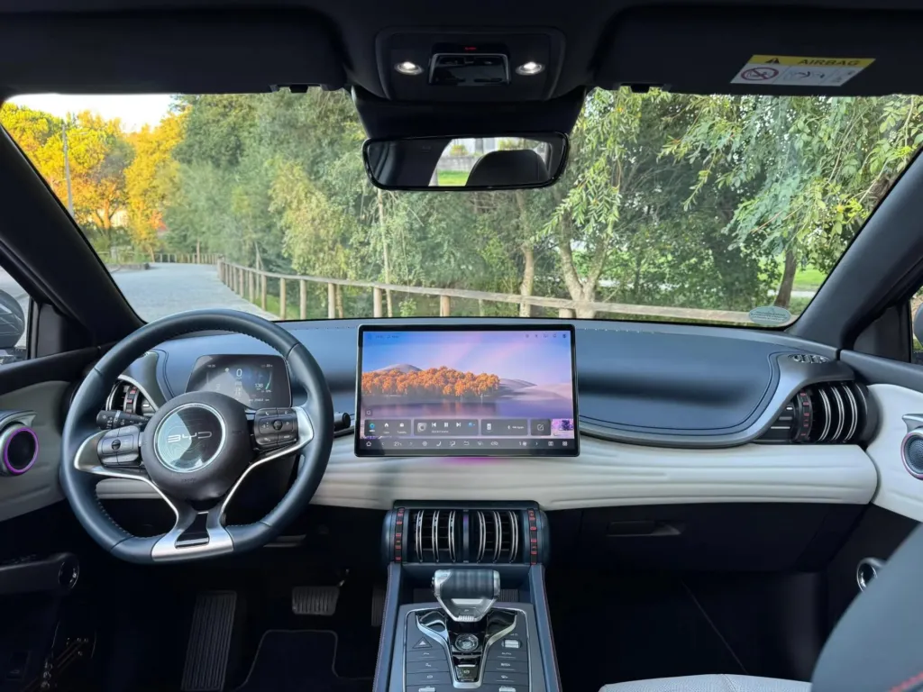 BYD Atto 3 60.48 kWh Design — fotografia 13