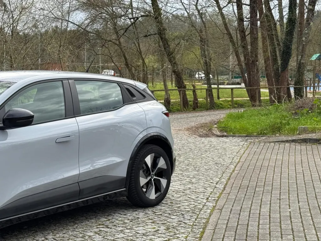 Renault Mégane E-Tech EV60 Equilibre Optimum Charge — fotografia 4