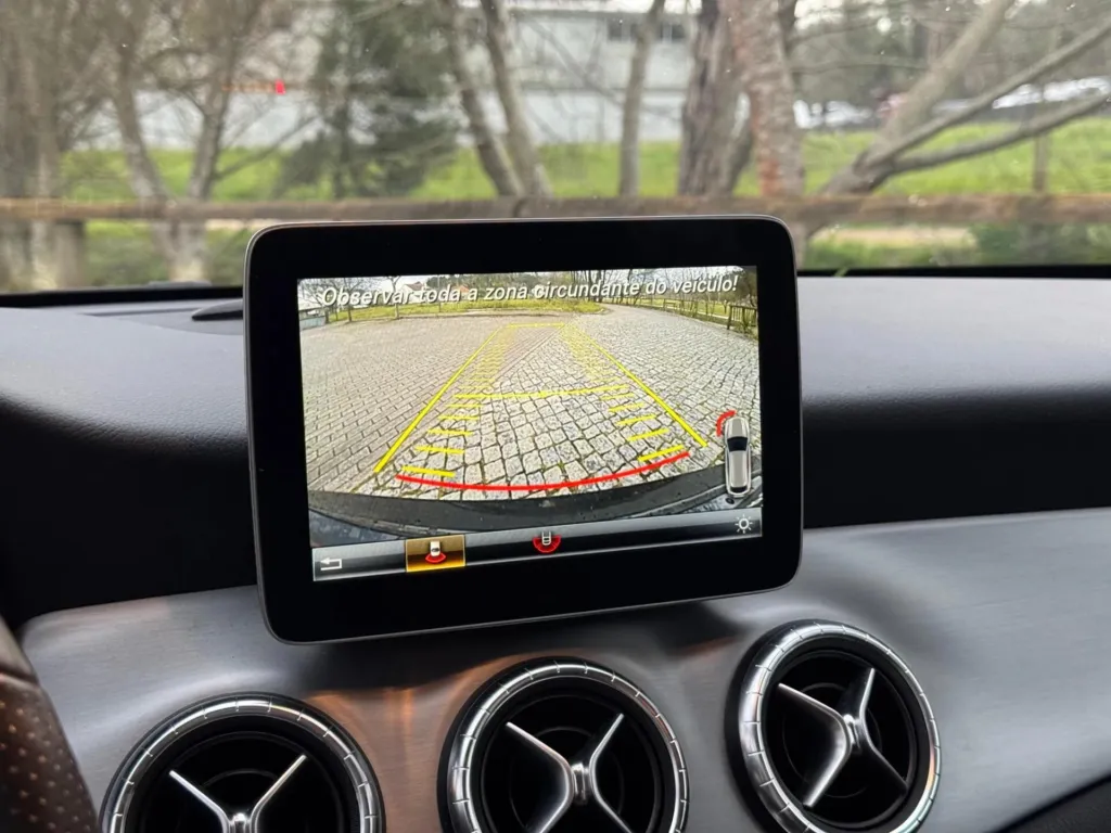 Mercedes-Benz CLA 180 7G-DCT AMG Line — fotografia 17