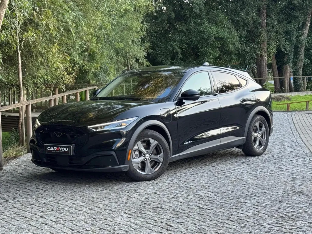 Ford Mustang Mach-E 75.7 kWh Base — fotografia 1