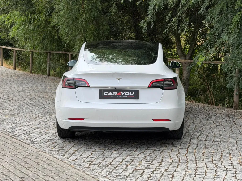 Tesla Model 3 Standard Range Plus RWD — fotografia 11