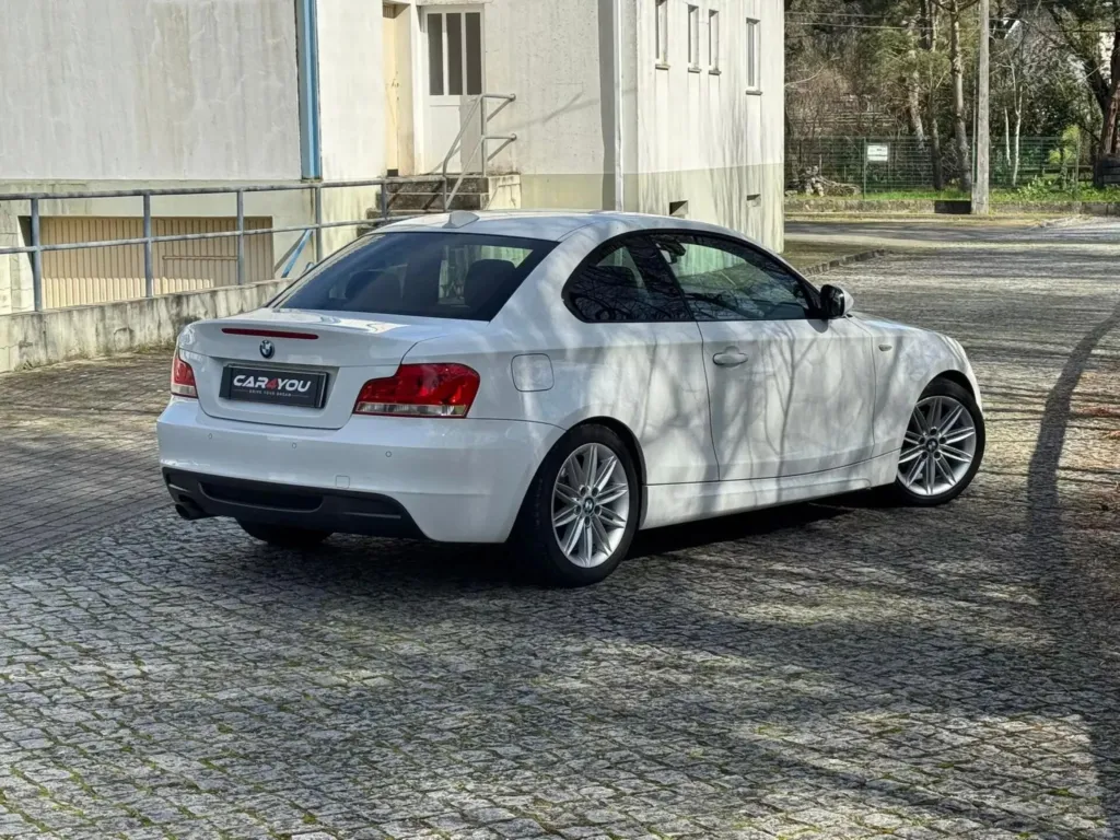 BMW 120 d Limited Edition Lifestyle c/ M Sport Pack — fotografia 11