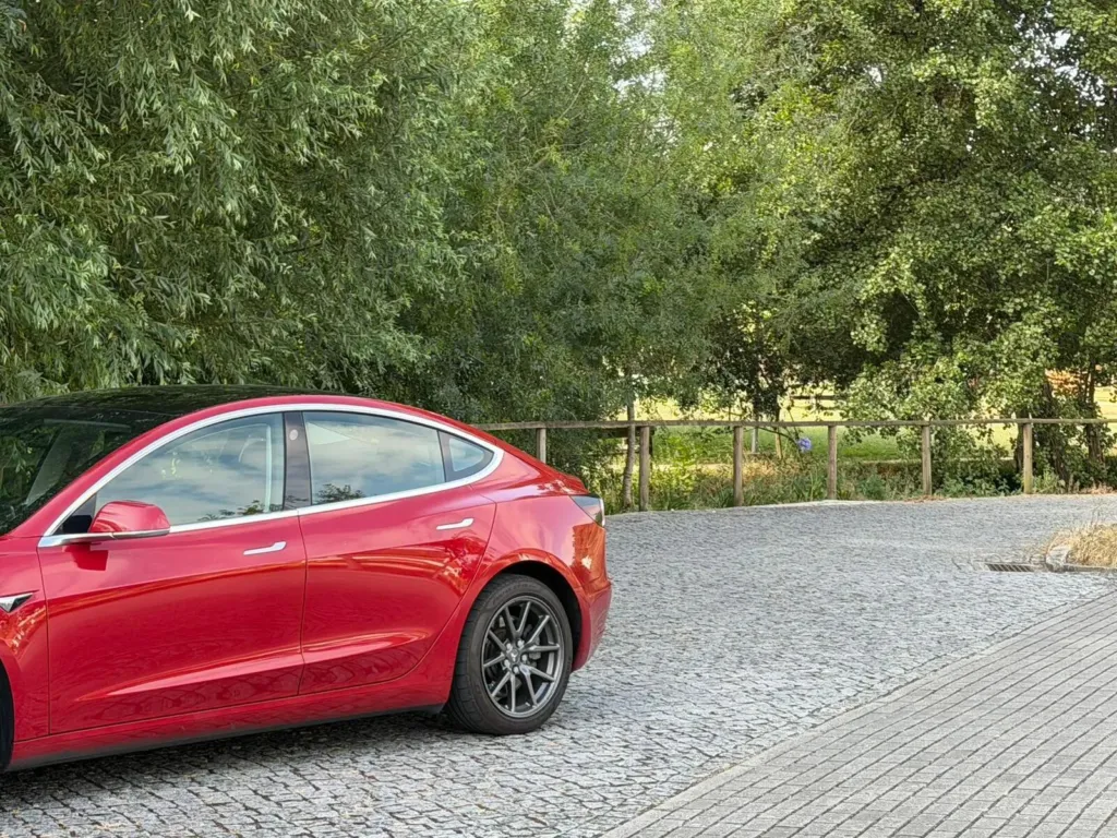 Tesla Model 3 Standard Range Plus RWD — fotografia 9