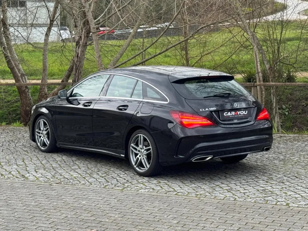 Mercedes-Benz CLA 180 7G-DCT AMG Line — fotografia 10