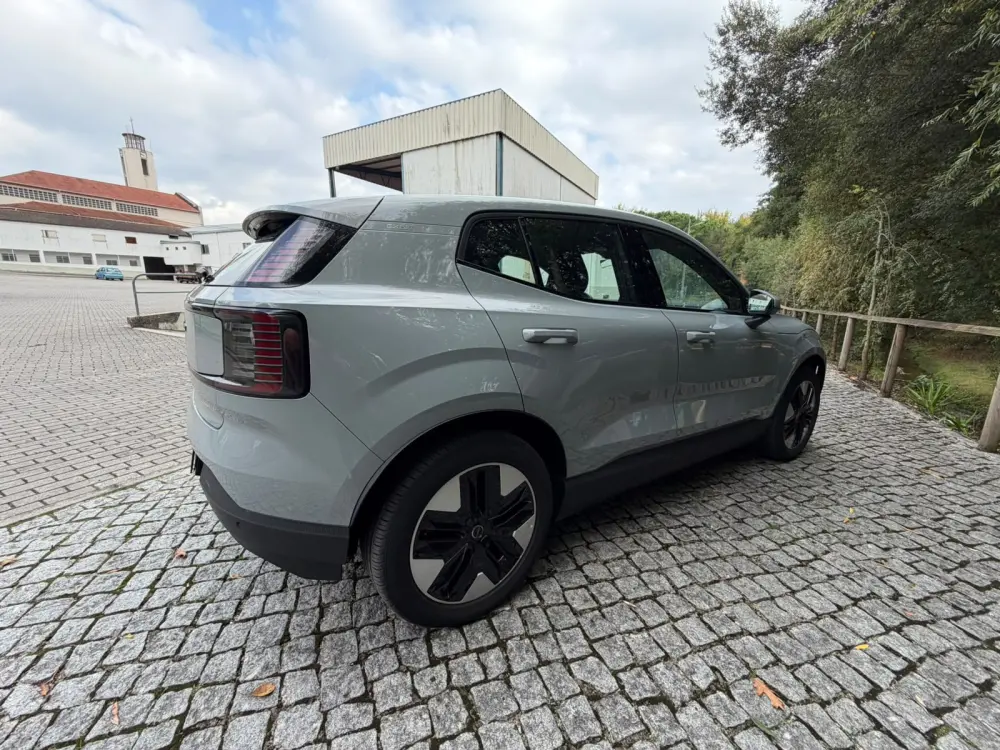 Volvo EX30 69 kWh Single Motor Extended Range Plus — fotografia 15