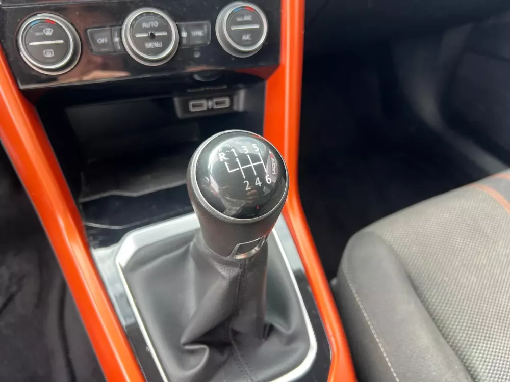 Volkswagen T-Roc 1.0 TSI Style — fotografia 19