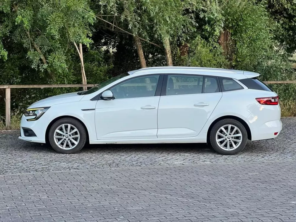 Renault Mégane Sport Tourer 1.5 dCi Limited EDC — fotografia 3