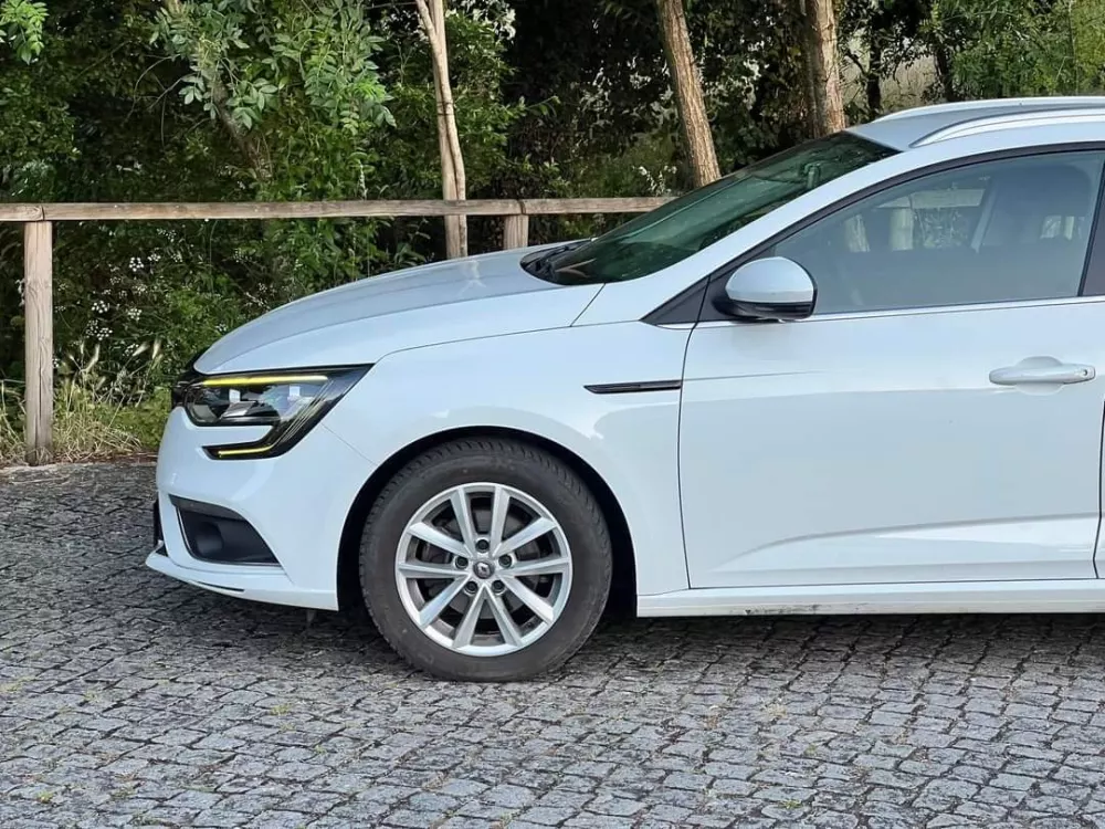 Renault Mégane Sport Tourer 1.5 dCi Limited EDC — fotografia 4