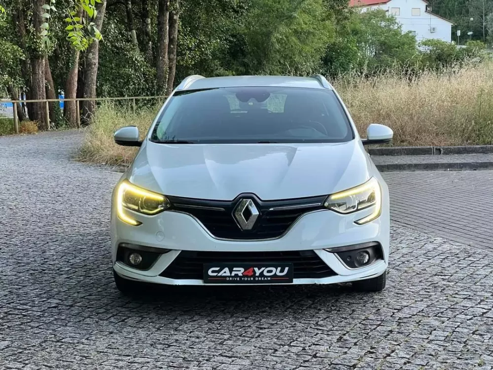 Renault Mégane Sport Tourer 1.5 dCi Limited EDC — fotografia 6