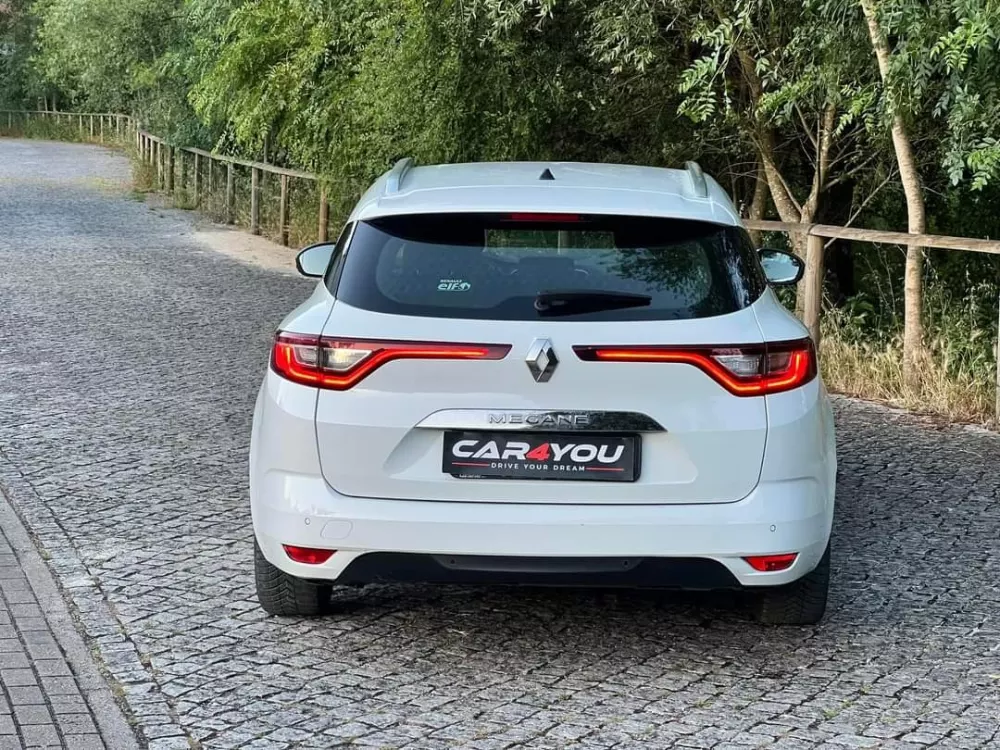 Renault Mégane Sport Tourer 1.5 dCi Limited EDC — fotografia 7