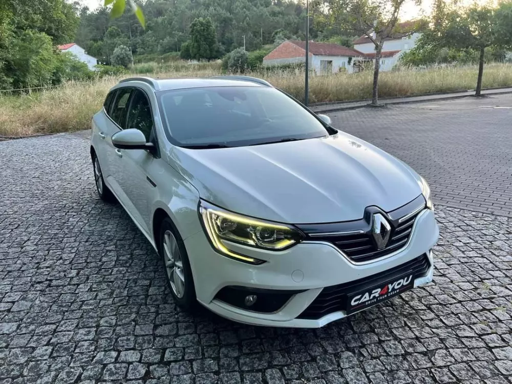 Renault Mégane Sport Tourer 1.5 dCi Limited EDC — fotografia 8