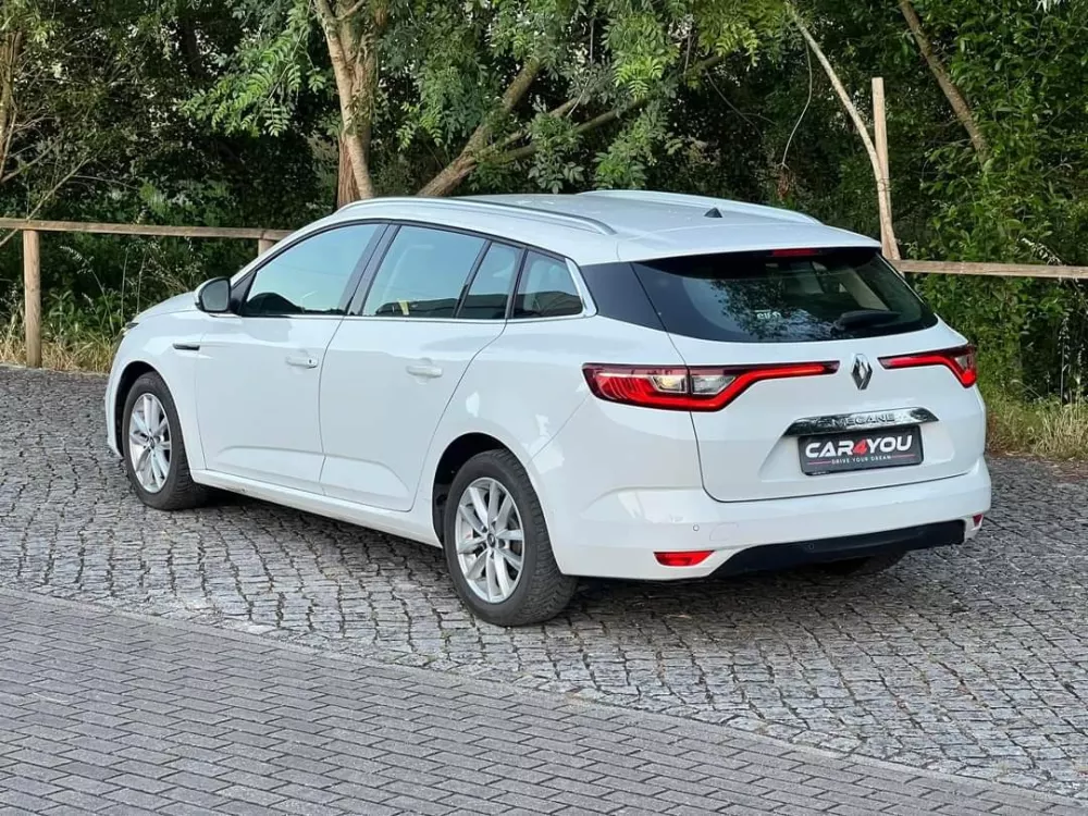 Renault Mégane Sport Tourer 1.5 dCi Limited EDC — fotografia 9