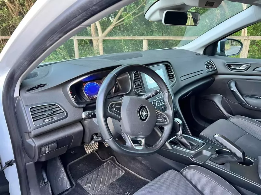 Renault Mégane Sport Tourer 1.5 dCi Limited EDC — fotografia 13