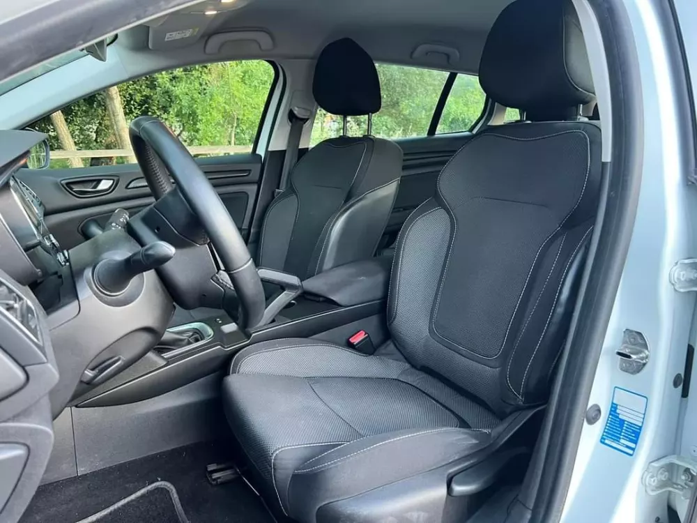 Renault Mégane Sport Tourer 1.5 dCi Limited EDC — fotografia 15