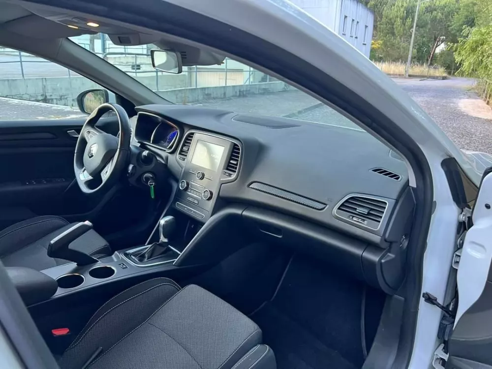 Renault Mégane Sport Tourer 1.5 dCi Limited EDC — fotografia 16