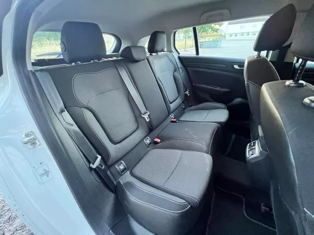 Renault Mégane Sport Tourer 1.5 dCi Limited EDC — fotografia 19