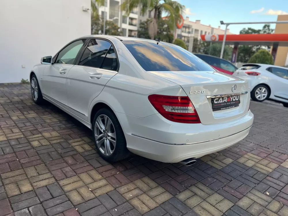 Mercedes-Benz C 220 CDi Avantgarde BlueEfficiency Aut. — fotografia 13