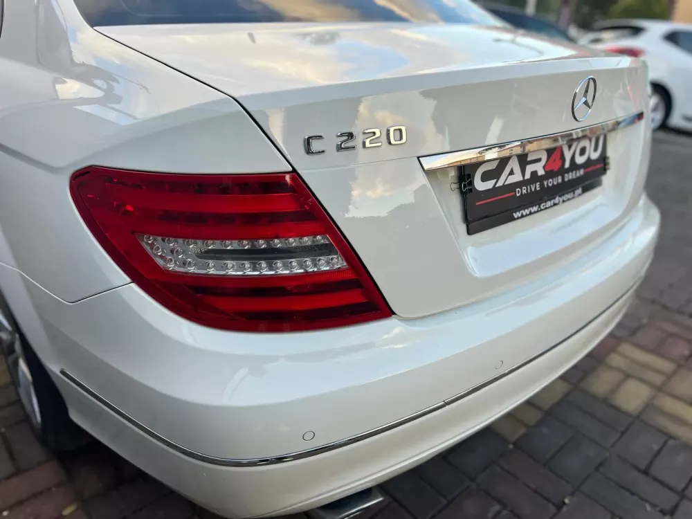 Mercedes-Benz C 220 CDi Avantgarde BlueEfficiency Aut. — fotografia 14