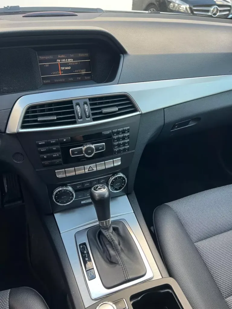 Mercedes-Benz C 220 CDi Avantgarde BlueEfficiency Aut. — fotografia 17