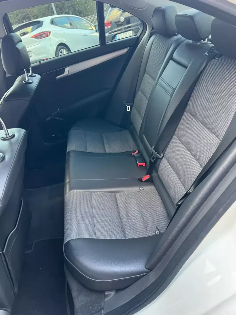 Mercedes-Benz C 220 CDi Avantgarde BlueEfficiency Aut. — fotografia 19