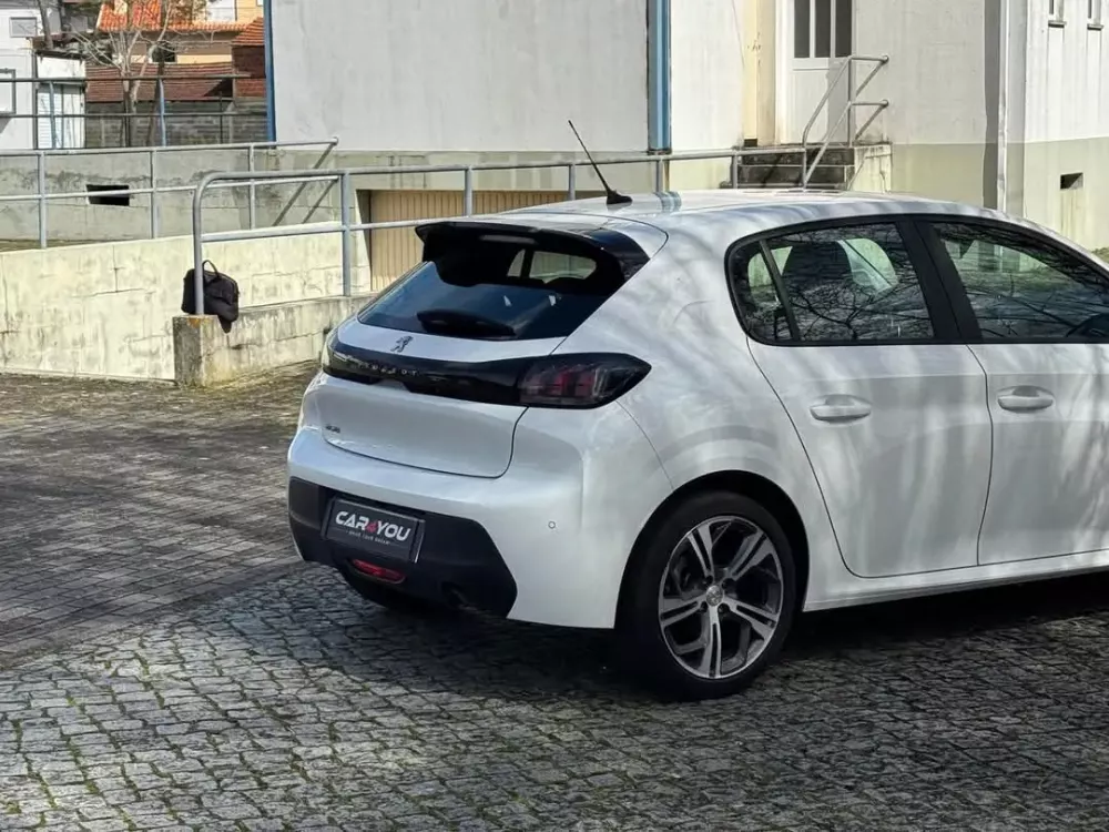 Peugeot 208 1.2 PureTech Allure EAT8 — fotografia 5