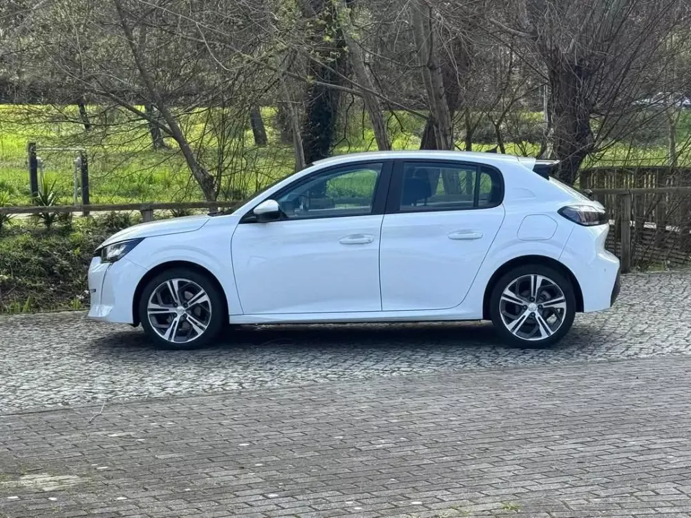 Peugeot 208 1.2 PureTech Allure EAT8 — fotografia 9