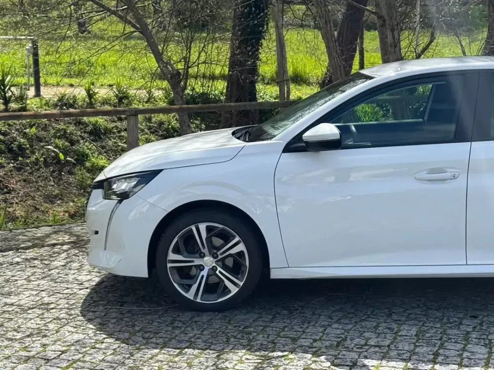 Peugeot 208 1.2 PureTech Allure EAT8 — fotografia 10