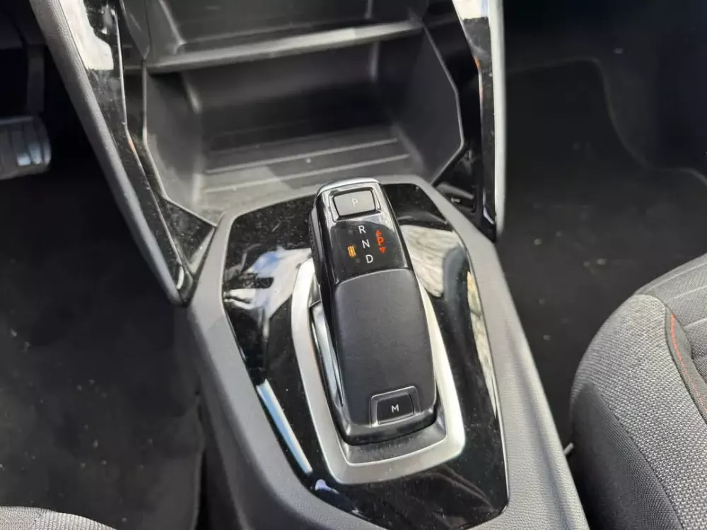 Peugeot 208 1.2 PureTech Allure EAT8 — fotografia 17