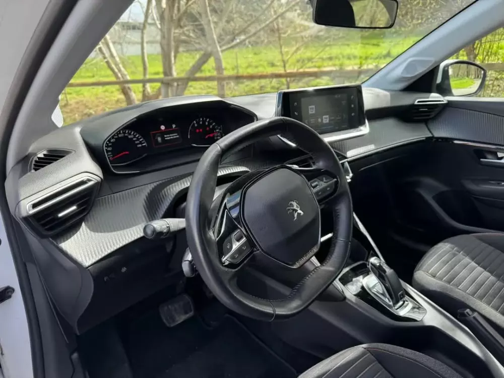 Peugeot 208 1.2 PureTech Allure EAT8 — fotografia 18