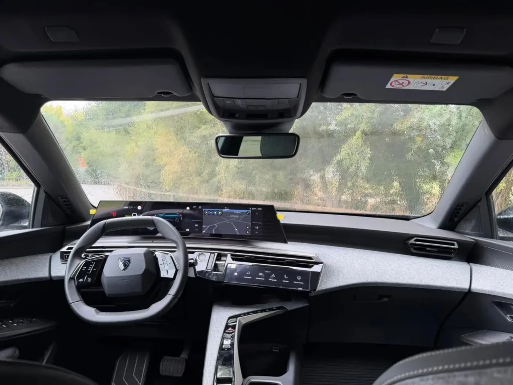 Peugeot E-3008 73 kWh Allure — fotografia 14