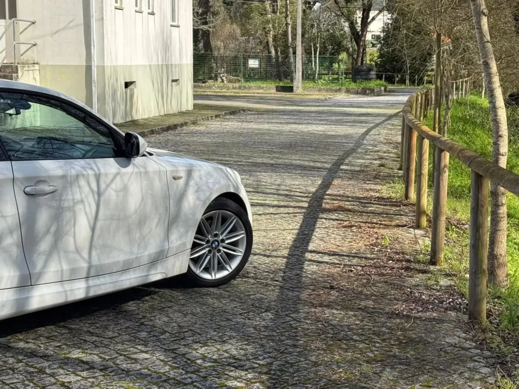 BMW 120 d Limited Edition Lifestyle c/ M Sport Pack — fotografia 6