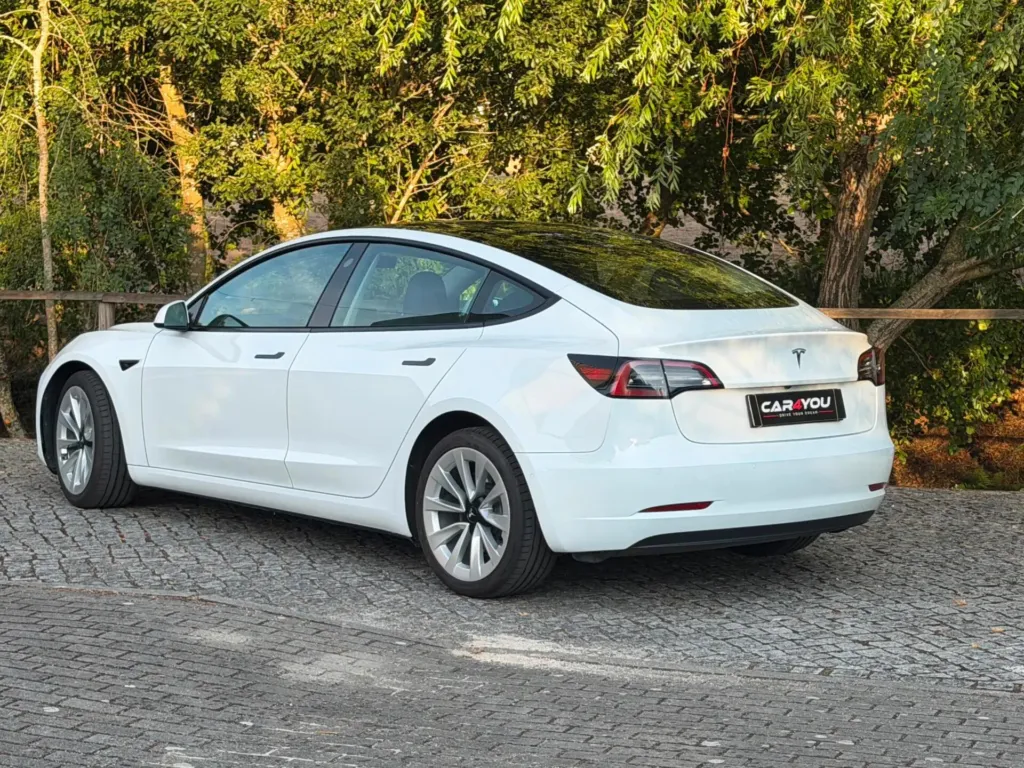 Tesla Model 3 Standard RWD — fotografia 8