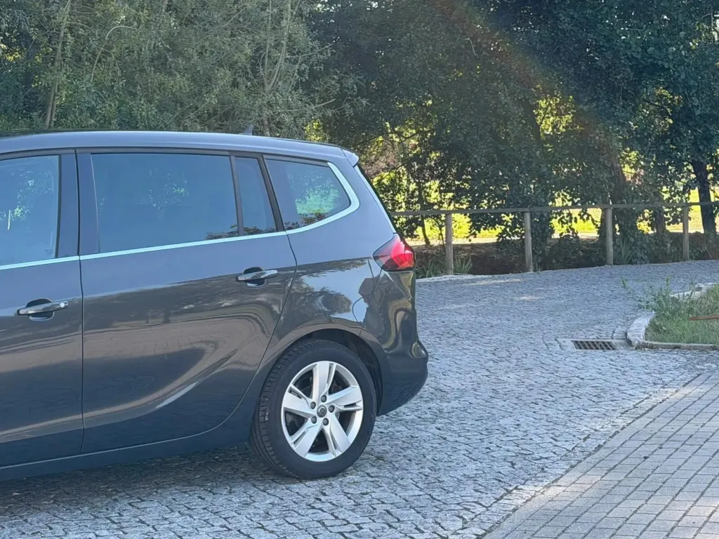 Opel Zafira 1.6 CDTi Executive — fotografia 3