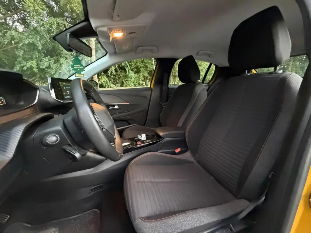 Peugeot e-208 50 kWh Active Pack — fotografia 15