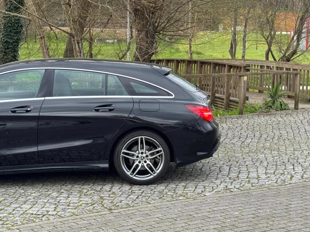Mercedes-Benz CLA 180 7G-DCT AMG Line — fotografia 6