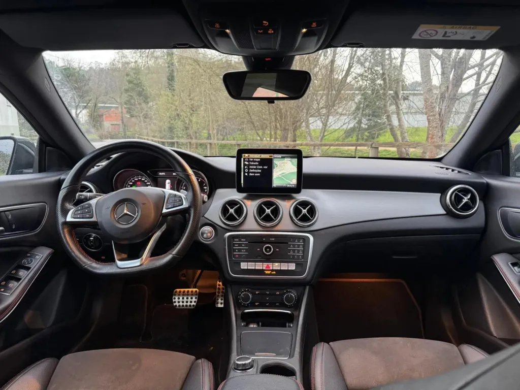 Mercedes-Benz CLA 180 7G-DCT AMG Line — fotografia 15