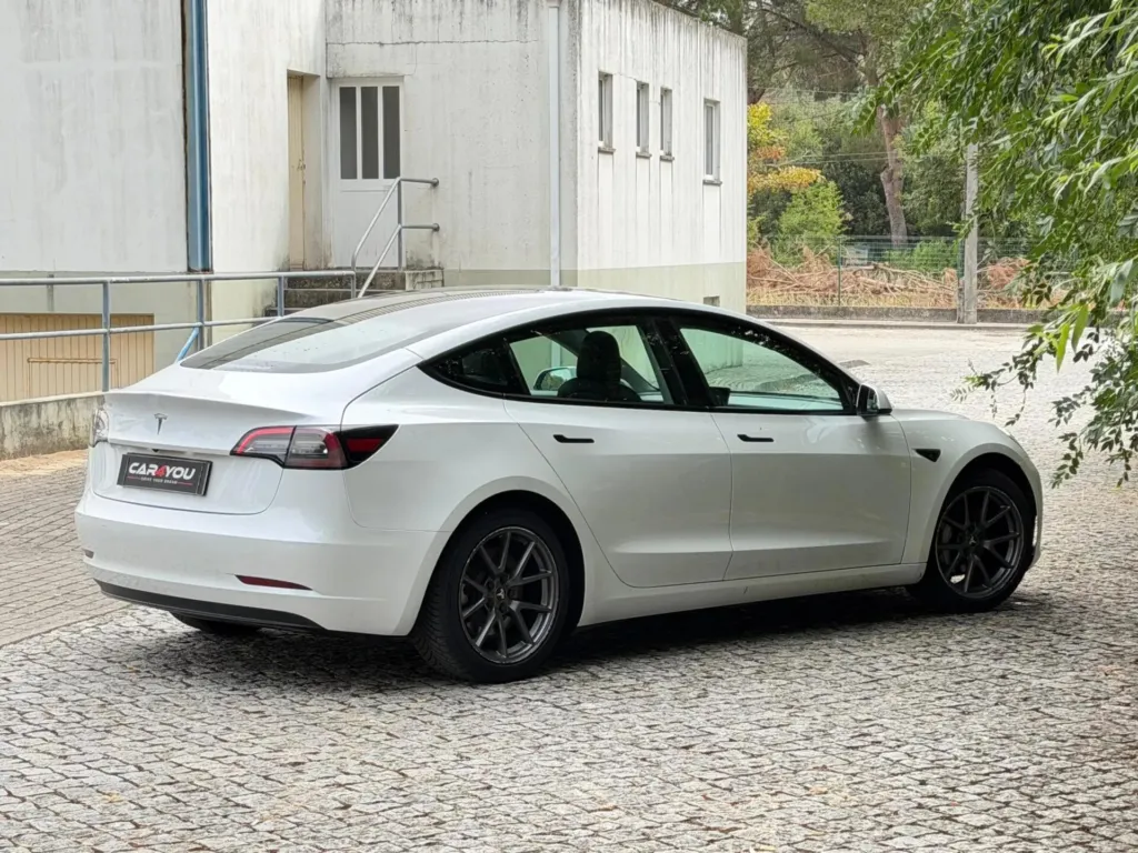Tesla Model 3 Standard Range Plus RWD — fotografia 6