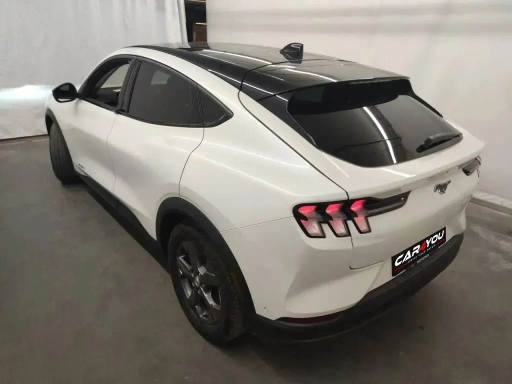 Ford Mustang Mach-E 75.7 kWh Base — fotografia 4