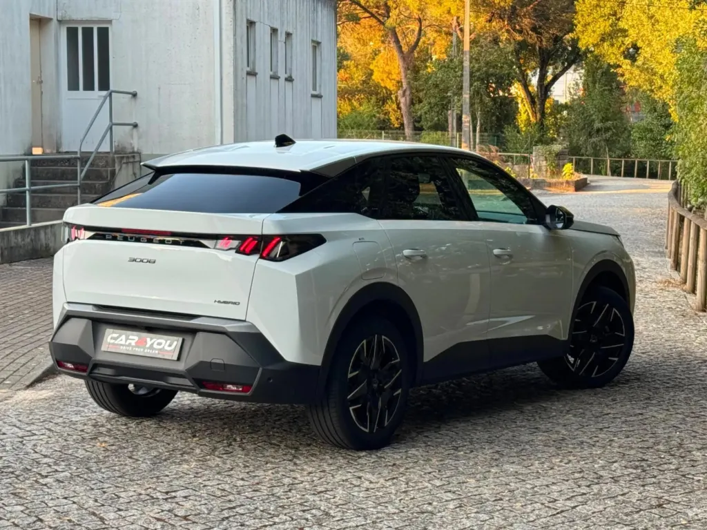 Peugeot 3008 1.2 Hybrid Allure e-DCS6 — fotografia 7