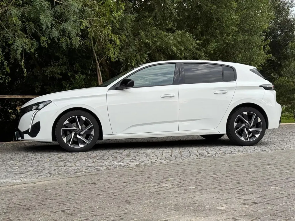 Peugeot 308 1.2 PureTech Allure EAT8 — fotografia 8