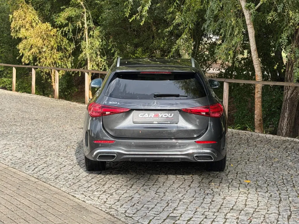 Mercedes-Benz C 300 e AMG Line — fotografia 13