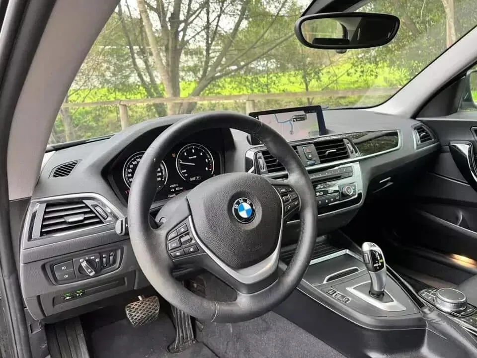 BMW 118 d Line Sport Auto — fotografia 20
