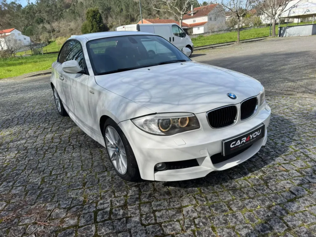 BMW 120 d Limited Edition Lifestyle c/ M Sport Pack — fotografia 12