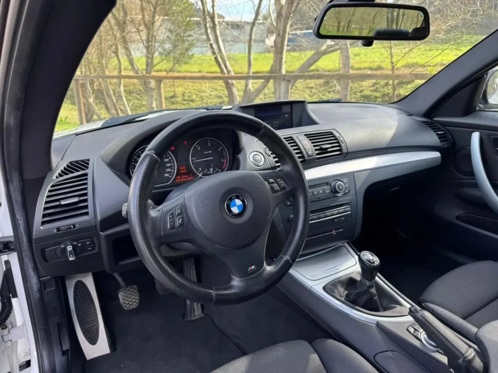 BMW 120 d Limited Edition Lifestyle c/ M Sport Pack — fotografia 17