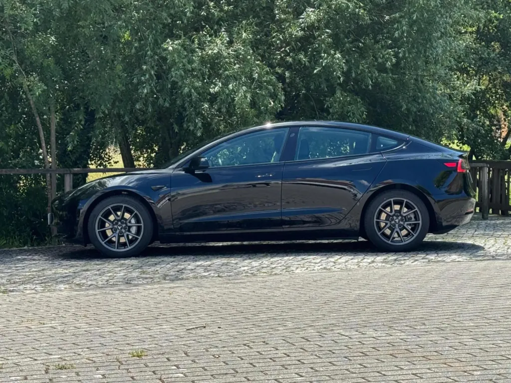 Tesla Model 3 Standard Range Plus RWD — fotografia 10