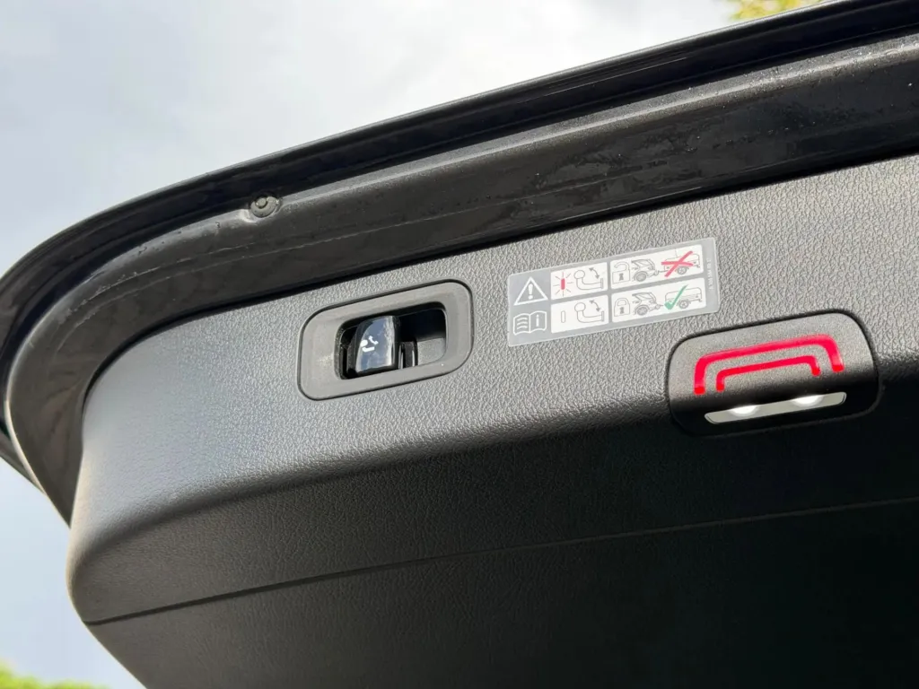 Mercedes-Benz C 300 e AMG Line — fotografia 17